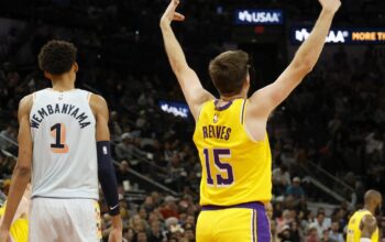 Hasil NBA 2024/2025: LeBron Triple Double, Lakers Akhiri Keterpurukan dengan Sikat Spurs