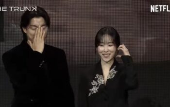 Keakraban Gong Yoo dan Seo Hyun Jin di Konferensi Pers The Trunk, Malu-Malu Bikin Simbol Hati