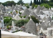 Alberobello Desa Dongeng di Italia yang Memikat Wisatawan dengan Rumah Trulli