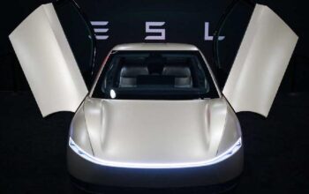 Tesla Cybercab Mejeng di Los Angeles Auto Show