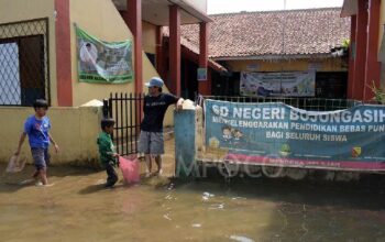 Masih Banjir, SDN Bojongasih di Dayeuhkolot Urung Rayakan Hari Guru