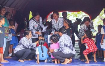 Sederet Kisah Haru Peringatan Hari Guru Nasional di Posko Pengungsian