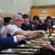 Joe Biden Berbagi Makanan Thanksgiving dengan Anggota Militer AS