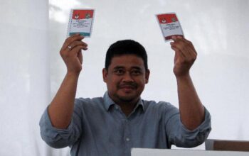 Gaya Bobby Nasution dan Edy Rahmayadi Nyoblos di Pilkada Serentak 2024