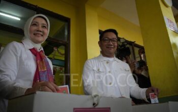 Atalia Praratya Dampingi Ridwan Kamil Nyoblos di TPS 23