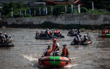 Susur Sungai Ciliwung pada Peringatan Hari Bakti Pekerjaan Umum