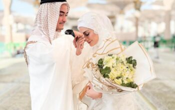 Usai Resmi Menikah, Zumi Zola dan Putri Zulhas Rasakan Suasana Khidmat dan Sakral di Depan Masjid Nabawi