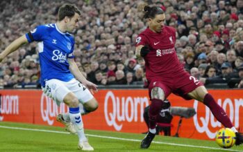 Pertandingan Liga Inggris Everton vs Liverpool Ditunda