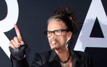 Aerosmith Pensiun Gelar Tur Akibat Steven Tyler Cedera Pita Suara, Begini Kondisi Terbaru Sang Vokalis