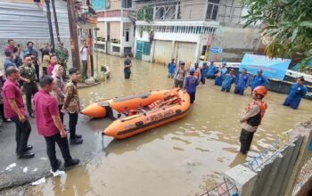 Kritik Akademisi Soal Tas Bansos Bertuliskan Bantuan Wapres Gibran