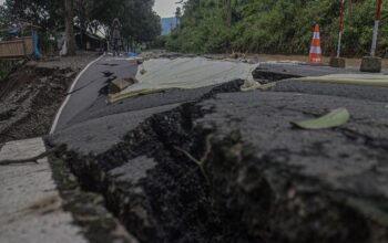 Akses Wisata Pelabuhan Ratu Rusak Akibat Fenomena Pergerakan Tanah