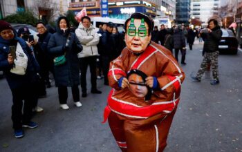 Warga Korea Selatan Desak Presiden Yoon Suk Yeol Mundur