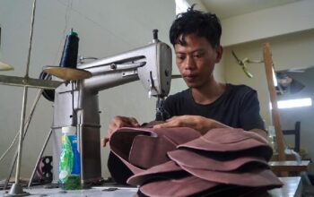 Menengok UMKM Pembuat Sepatu Kulit Lokal