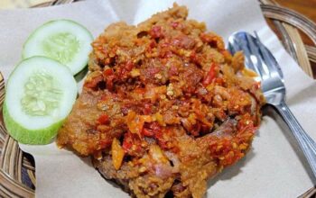 Resep Ayam Geprek Sambal Matah, Cara Membuat, hingga Asal Usulnya